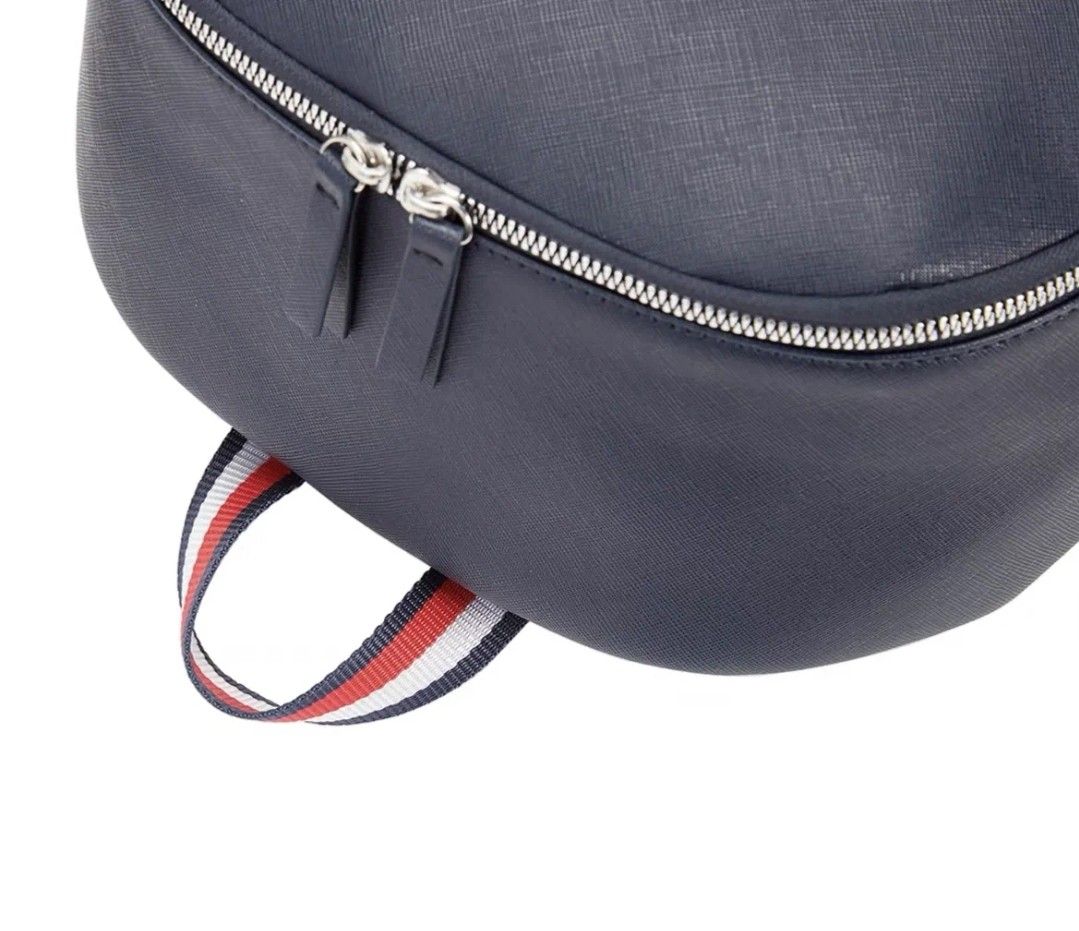 0010 Tommy Hilfiger ռուկզակ