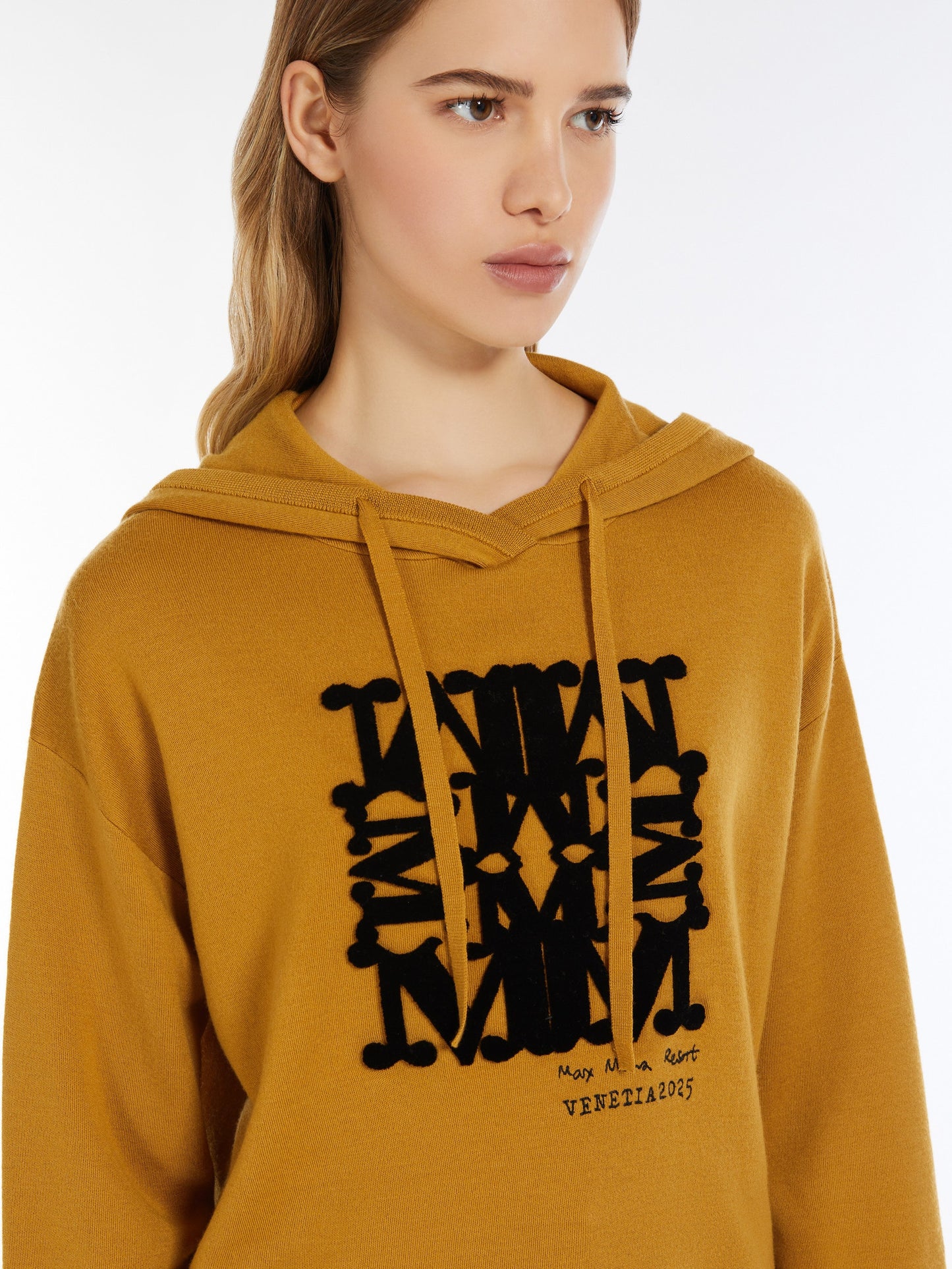 1152 MaxMara սպորտային բլուզ