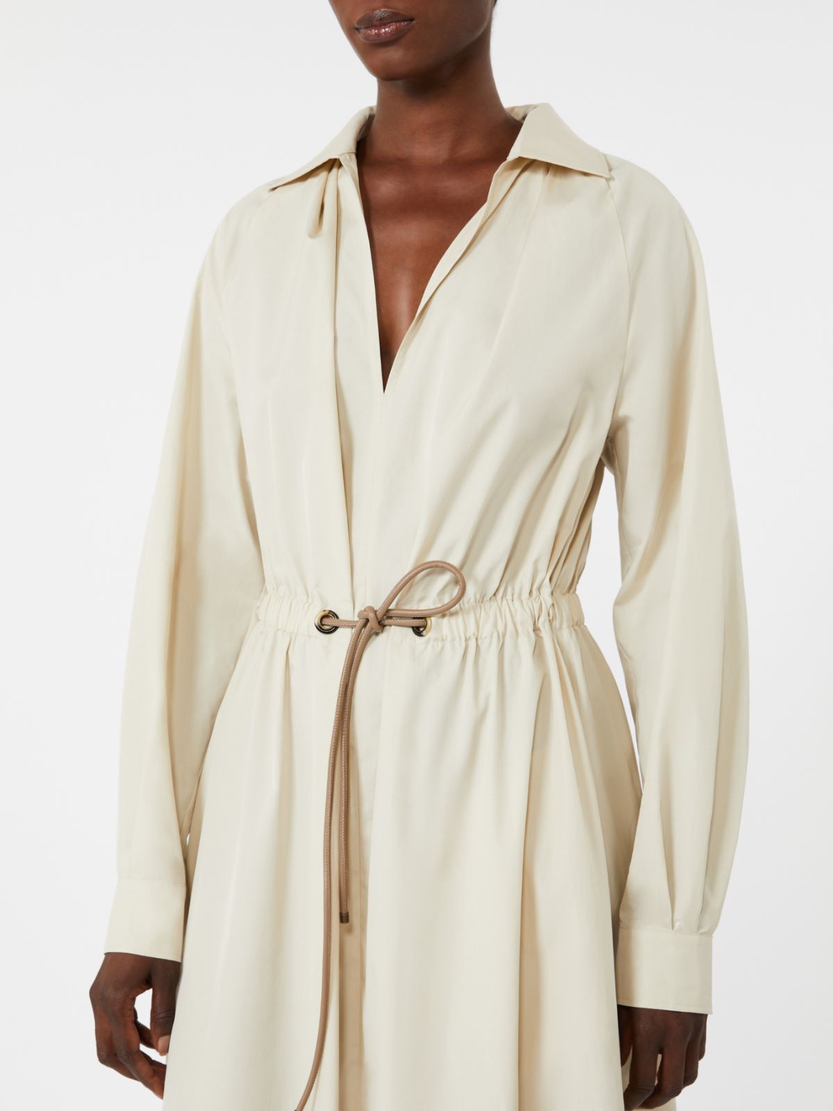 1672 MaxMara երկարաթև զգեստ