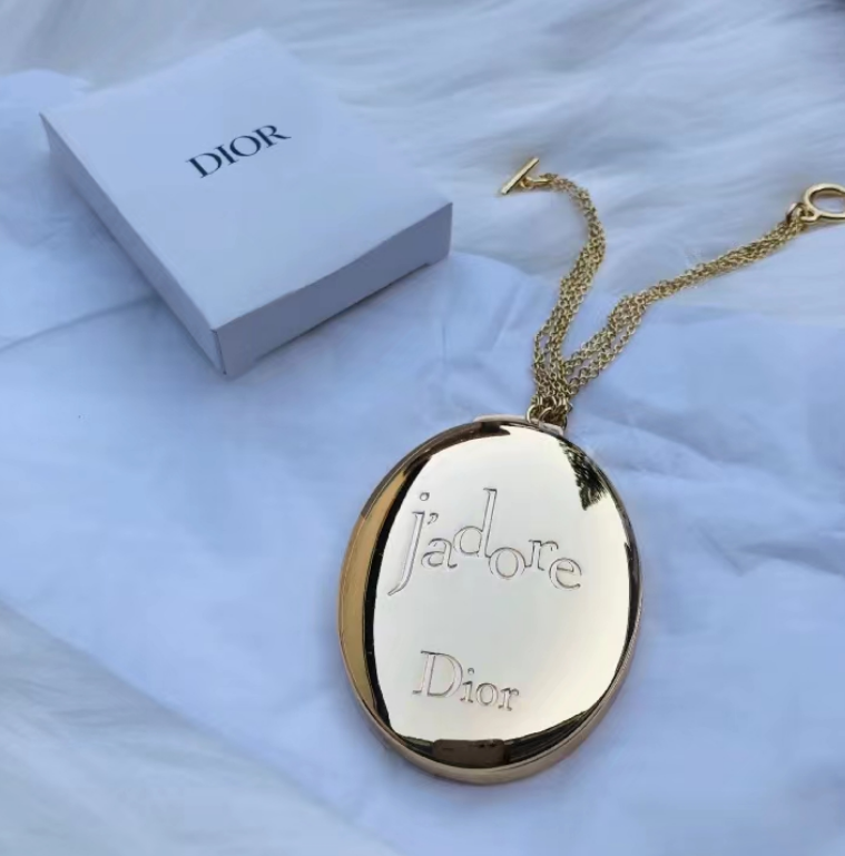0572 Christian Dior հայլի կախազարդ