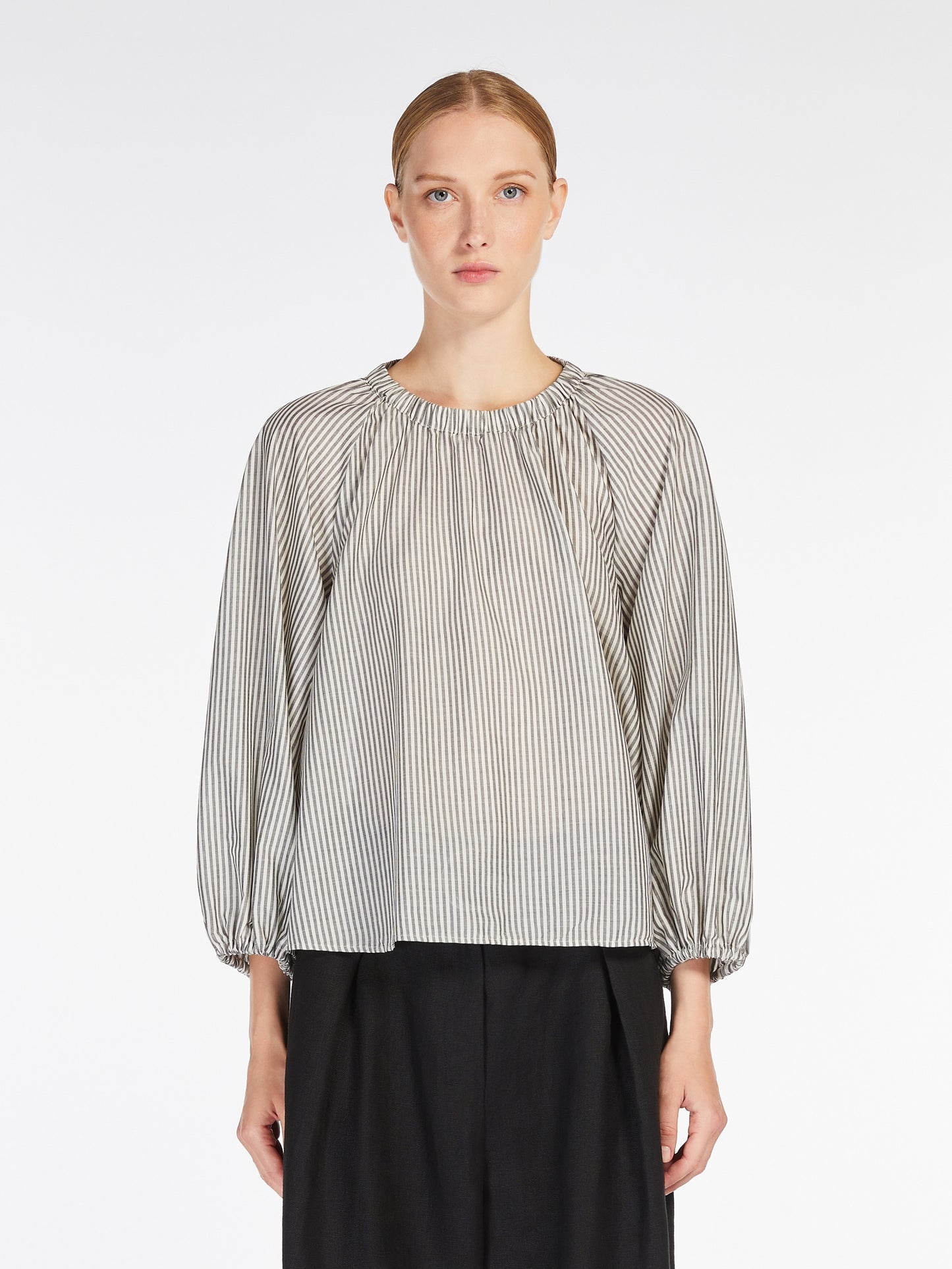 1051 MaxMara երկարաթև բլուզ