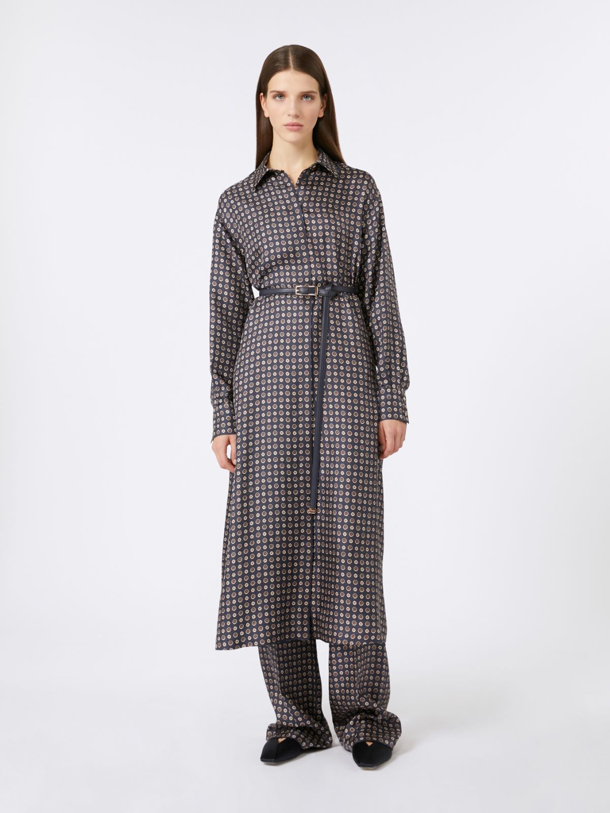 1202 MaxMara երկարաթև ատլասից զգեստ