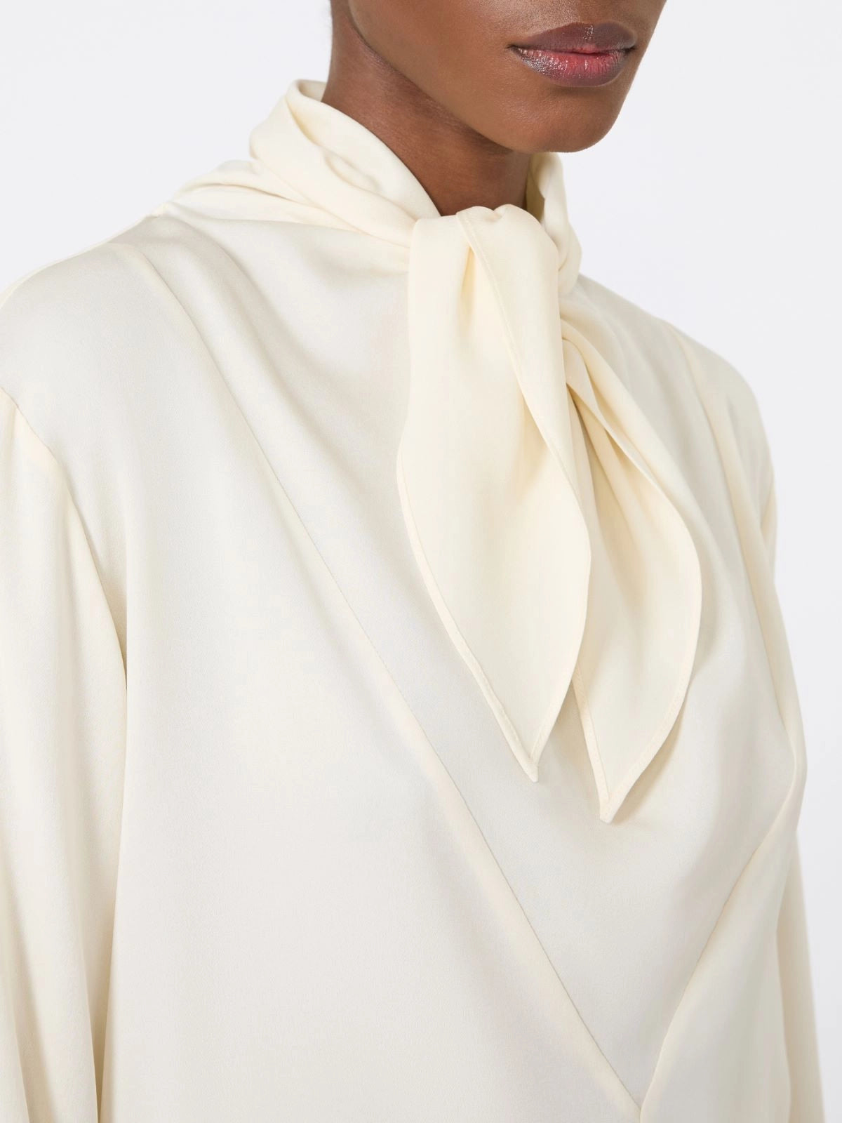 1523 MaxMara երկարաթև մետաքսե բլուզ