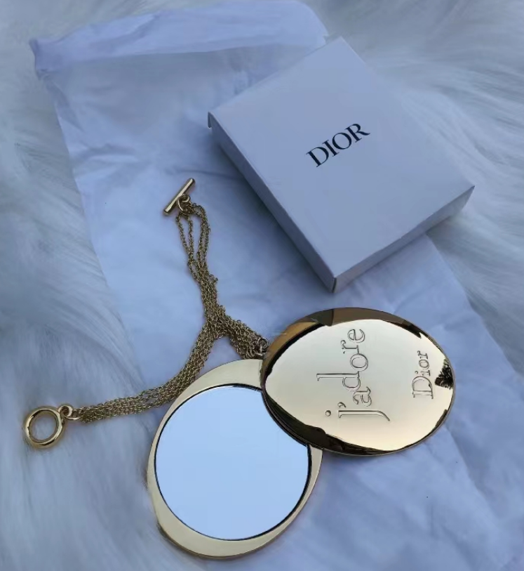 0572 Christian Dior հայլի կախազարդ