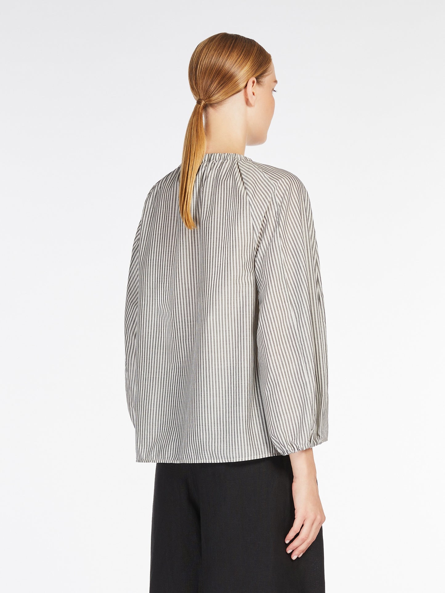 1051 MaxMara երկարաթև բլուզ